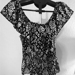 Black and White Patterned Women's Top